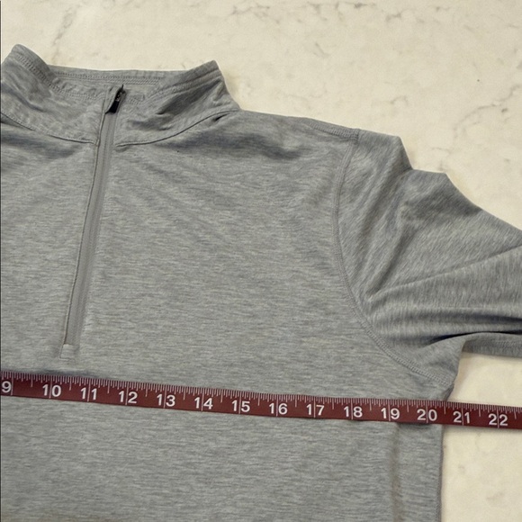 Vuori Ease Performance Half Zip Size Medium - Picture 6 of 7